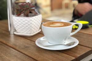 Sve više ljudi pred dremanje pije kafu - šta se time postiže?